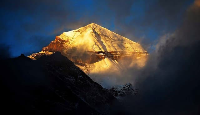 Mythical link between heaven and earth mount kailash